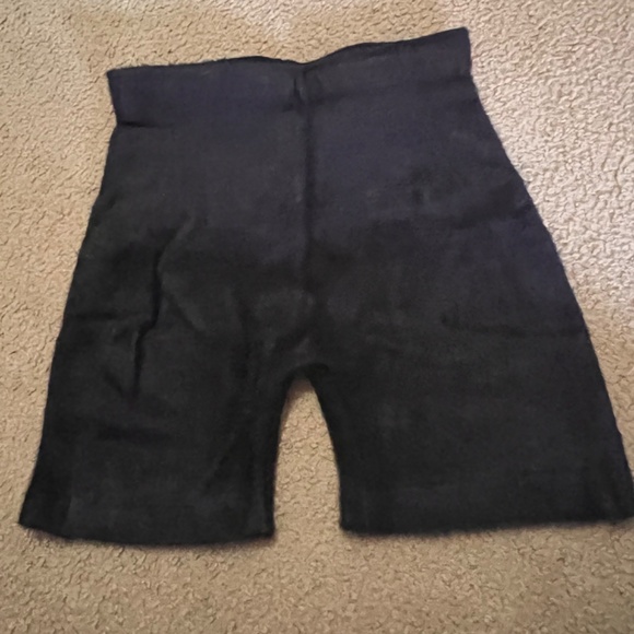 Whitney Simmons X Gymshark Final Collection - Picture 3 of 3